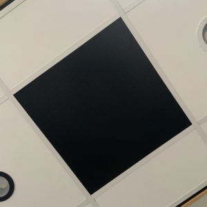 Ventilatierooster plafondplaat zwart 600x600mm RAL 9005 (20%) ~ toepassingsfoto