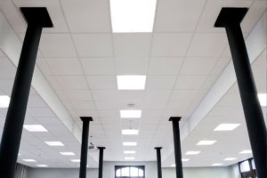 het monteren van een standaard rockfon plafond in een ruimte het monteren van een standaard rockfon plafond in een ruimte