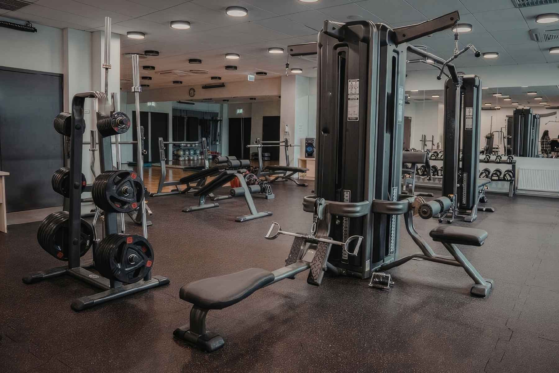 Systeemplafond toegepast in een sportschool