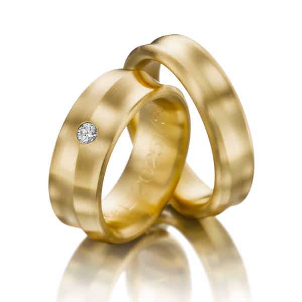 Trouwringen-diabolo-model-14-krt-geel-goud-0.08ct-diamant-Circles-Trouwringen-Zwijndrecht