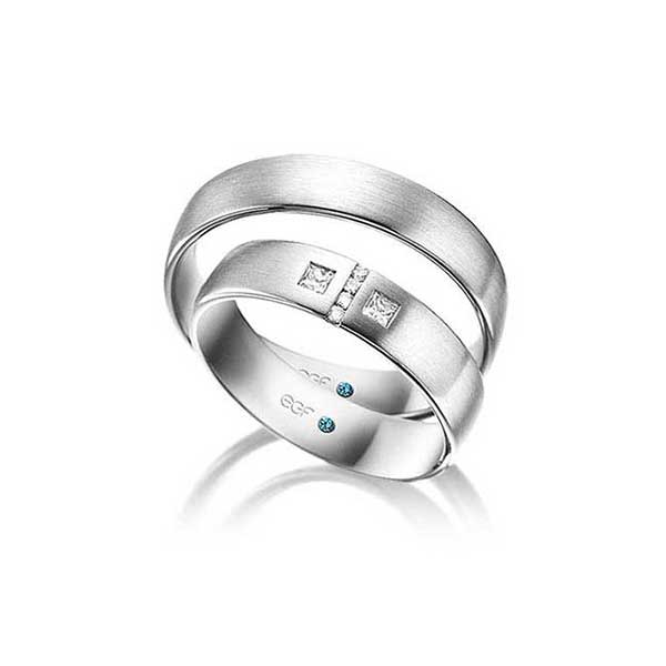 Trouwringen-met-diamanten-in-Princess-en-briljant-slijpsel