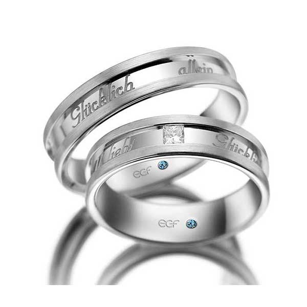 Witgouden-trouwringen-met-een-tekst-naar-keuze-EGF-collectie-Circles-Trouwringen