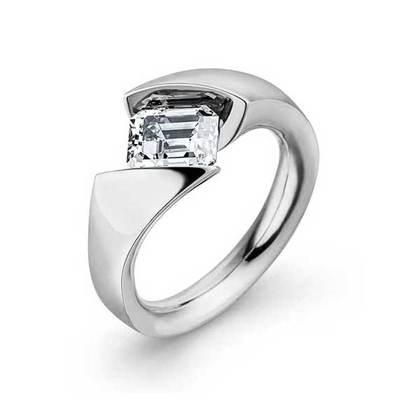 Witgouden-verlovingsring-met-Baquette