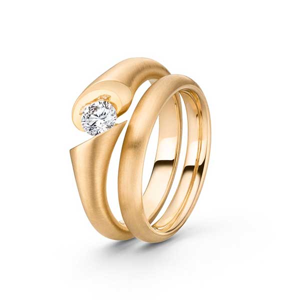 Trouwringen Calla-met-diamant-in-semi-spanzetting