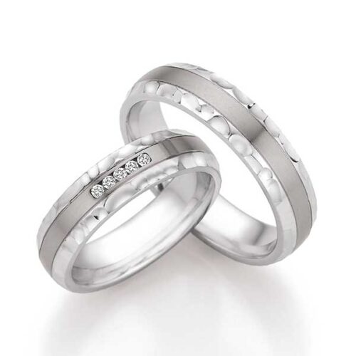 Trouwringen staal hamerslag