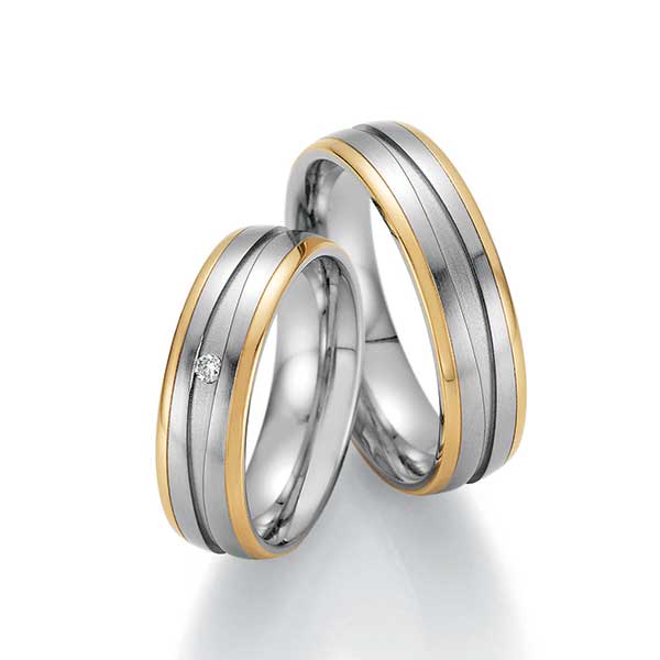 Trouwringen edelstaal met geelgouden randen