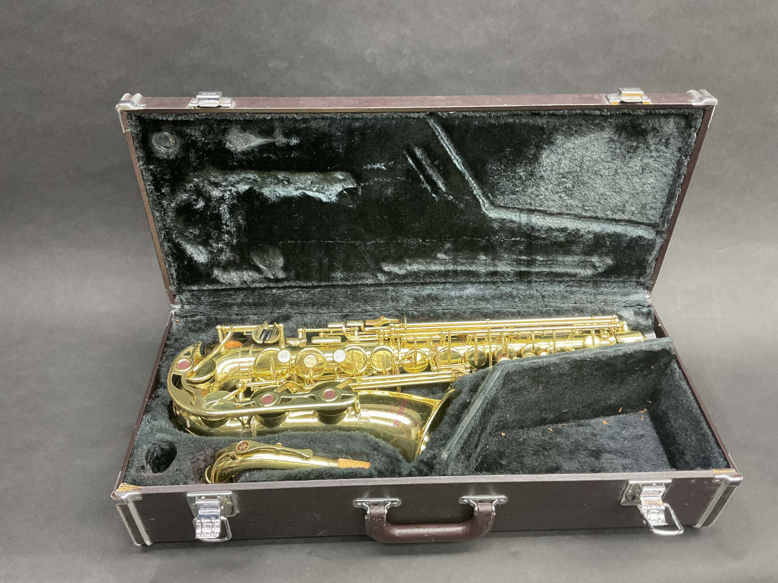 Yamaha YAS-32 Purple Logo Altsaxofoon - Maarten Prins Saxofoons